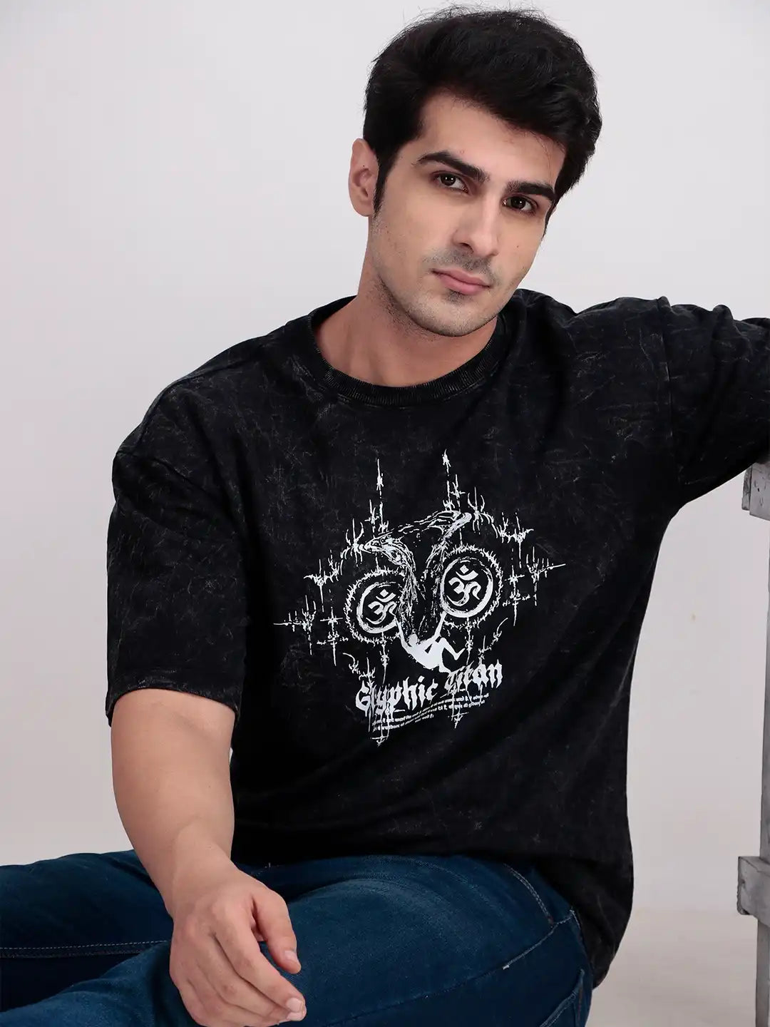 𝐆𝐥𝐲𝐩𝐡𝐢𝐜 𝐓𝐢𝐭𝐚𝐧 ACID WASH Mythic Oversized Tee